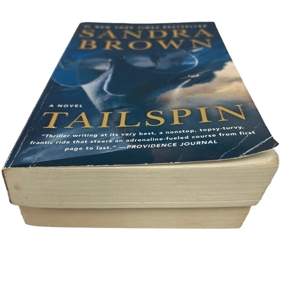 Sandra Brown Books/Novels Lot/2 Trade Paperbacks Suspense /Thrillers/Crime - Picture 8 of 9